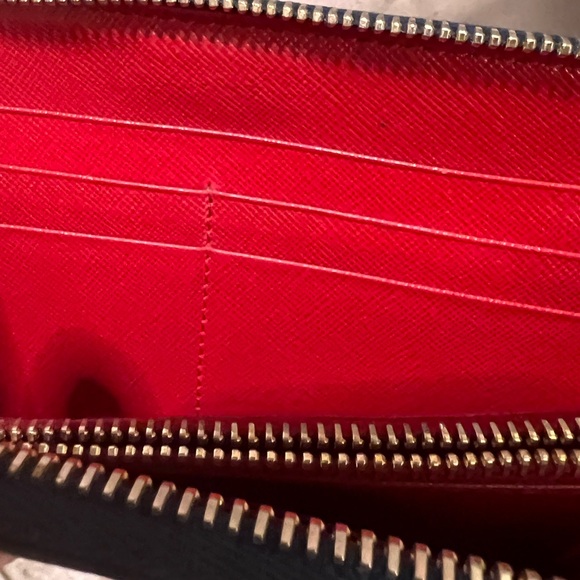 Pre-loved Authentic Prada Zip Wallet - Picture 7 of 12